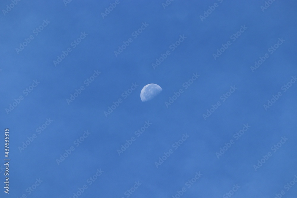 Moon in daylight Moon in daylight
