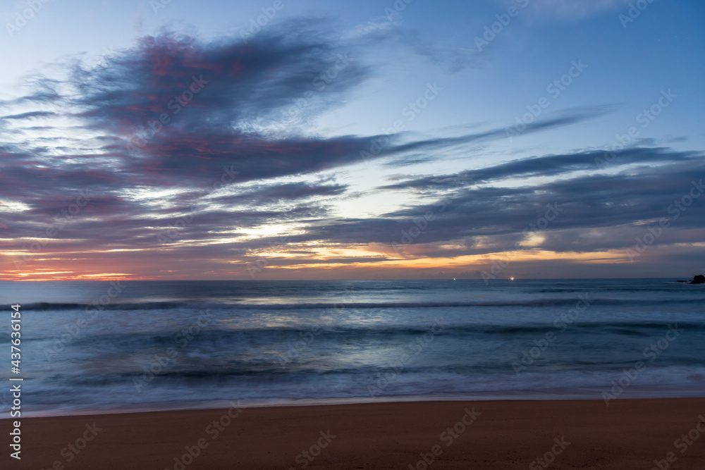 Fototapeta premium A winters sunrise at the seaside