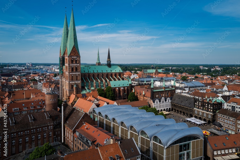 Naklejka premium Blick auf Lübeck von der St. Petri Kirche.