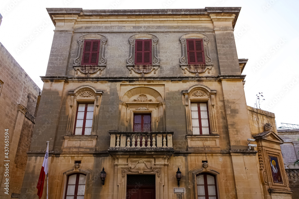 Obraz premium Facade of a historic building in Malta