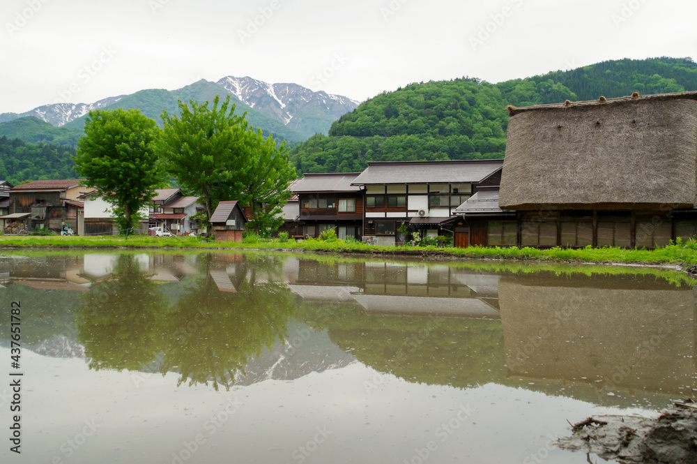 Obraz premium 合掌造り集落が美しい白川郷