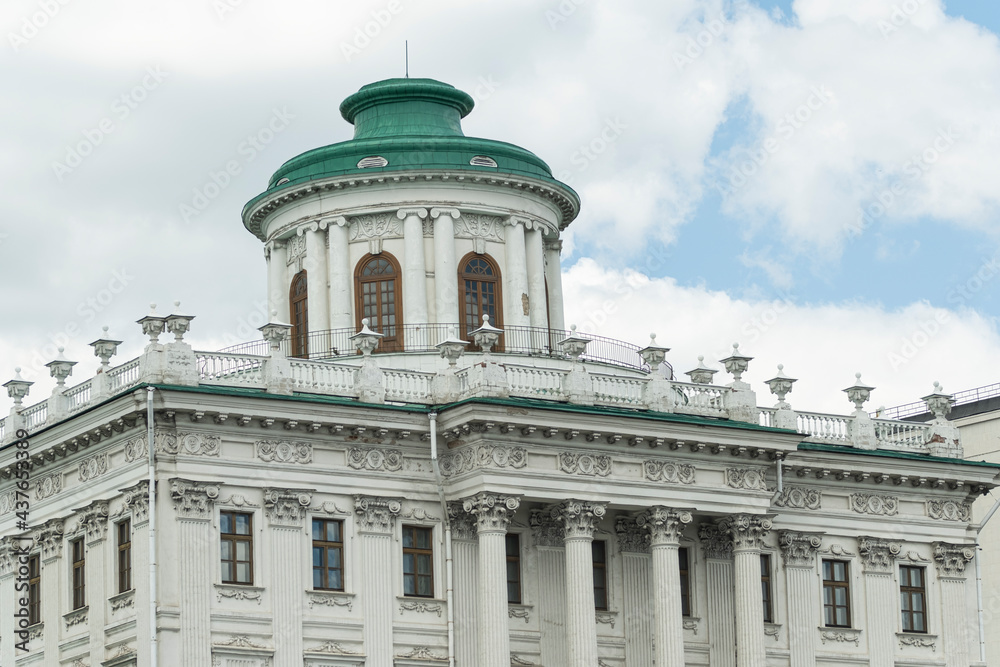 Fototapeta premium Pashkov House classic buildings in Moscow