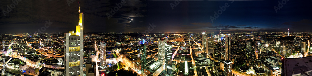 Obraz premium Frankfurt Panorama bei Nacht