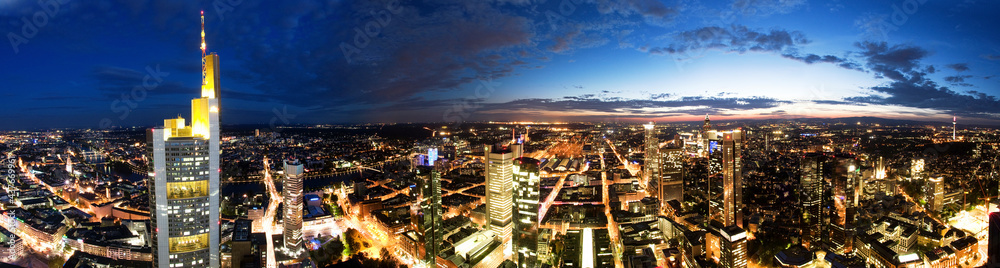 Obraz premium Frankfurt Panorama bei Nacht
