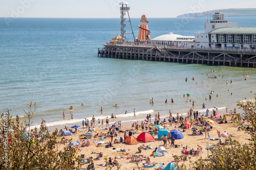Canvas-taulu Towards the Pier from East Cliff Bournemouth Beach