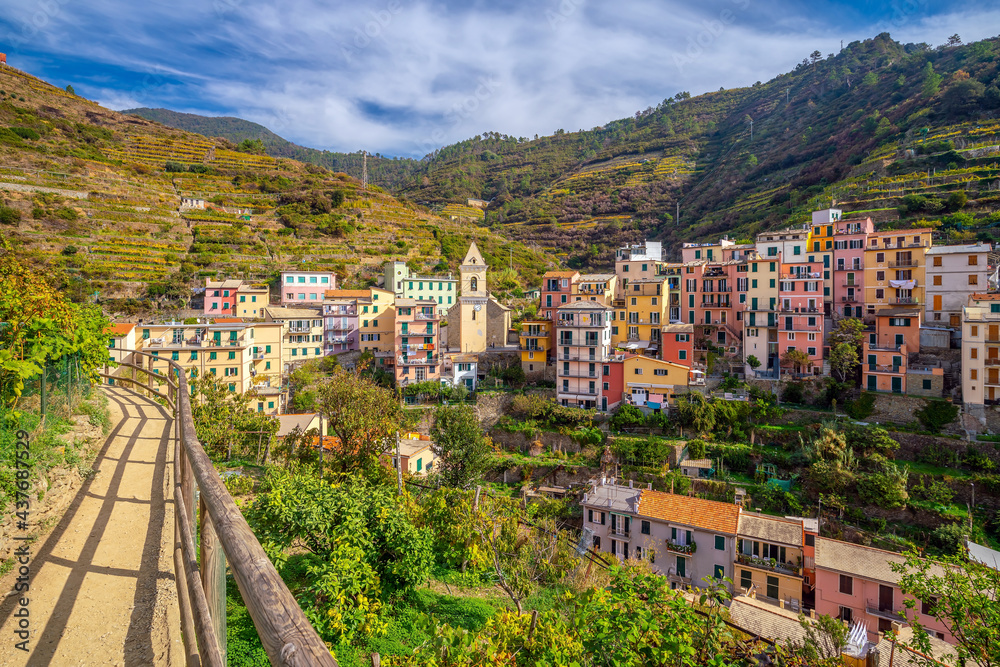 Fototapeta premium Manarola, Colorful cityscape on the mountains over Mediterranean sea in Cinque Terre Italy