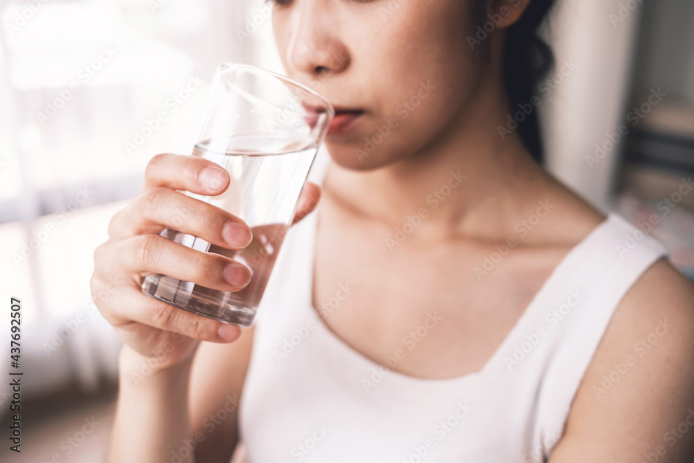 Beautiful girls drink water for good health, such as helping to digest food. Makes the heart work better, stimulates the digestive system, etc. Beautiful girls drink water for good health, such as helping to digest food. Makes the heart work better, stimulates the digestive system, etc.