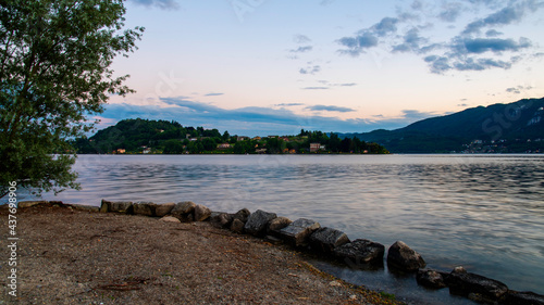 Le rive del Lago D'Orta nel comune di Pettensaco (NO), in Piemonte, Italia.