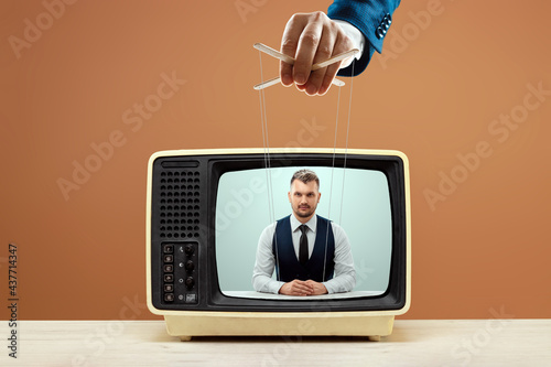 Canvastavla The puppeteer's male hand manipulates the news announcer, fake news, deception