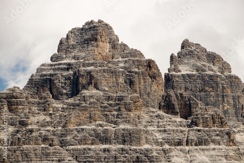 Bergmassiv in den Wolken