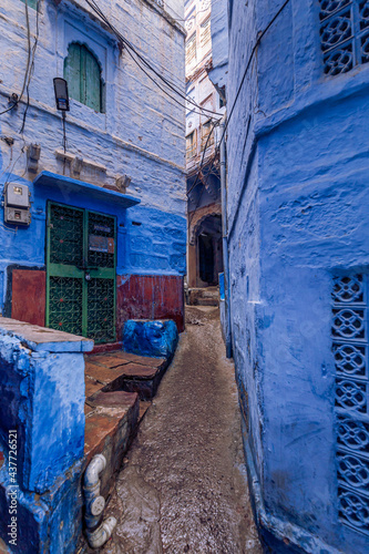 Blue building in Jodhpur, India © Sabine