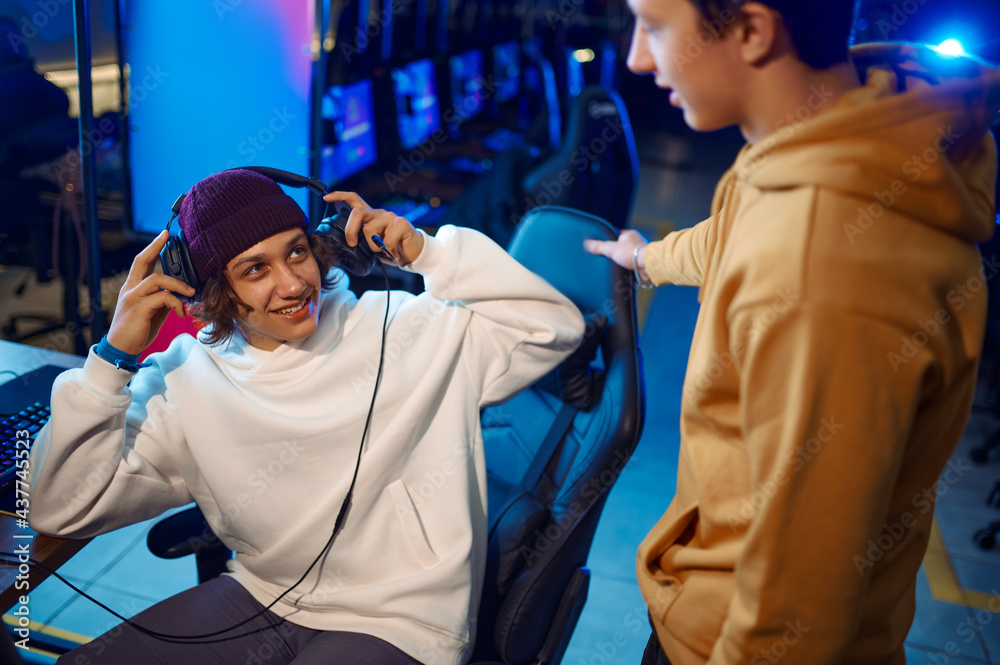 Fototapeta premium Two gamers talking at the monitor in gaming club