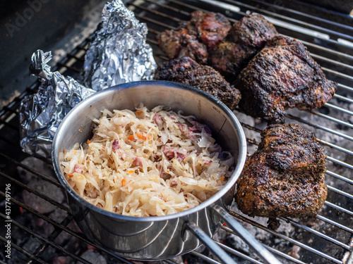 Sauerkraut und Sächsischer Mutzbraten auf dem Holzkohlegrill photo