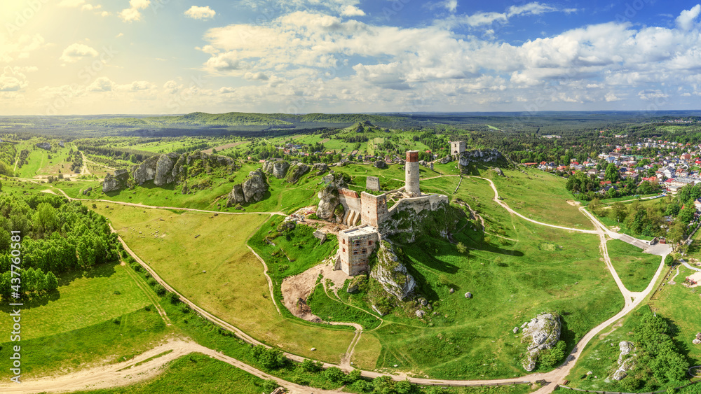 Szlak Orlich Gniazd -zamek w Olsztynie koło Częstochowy	 w południowej Polsce - obrazy, fototapety, plakaty 
