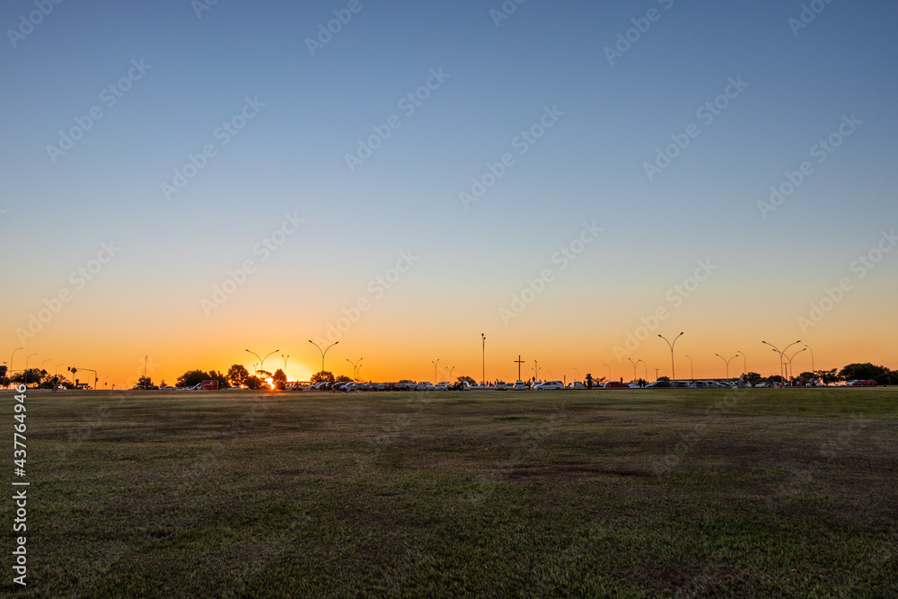 Pôr do sol visto da Praça do Cruzeiro em Brasília, Brasil. Pôr do sol visto da Praça do Cruzeiro em Brasília, Brasil.