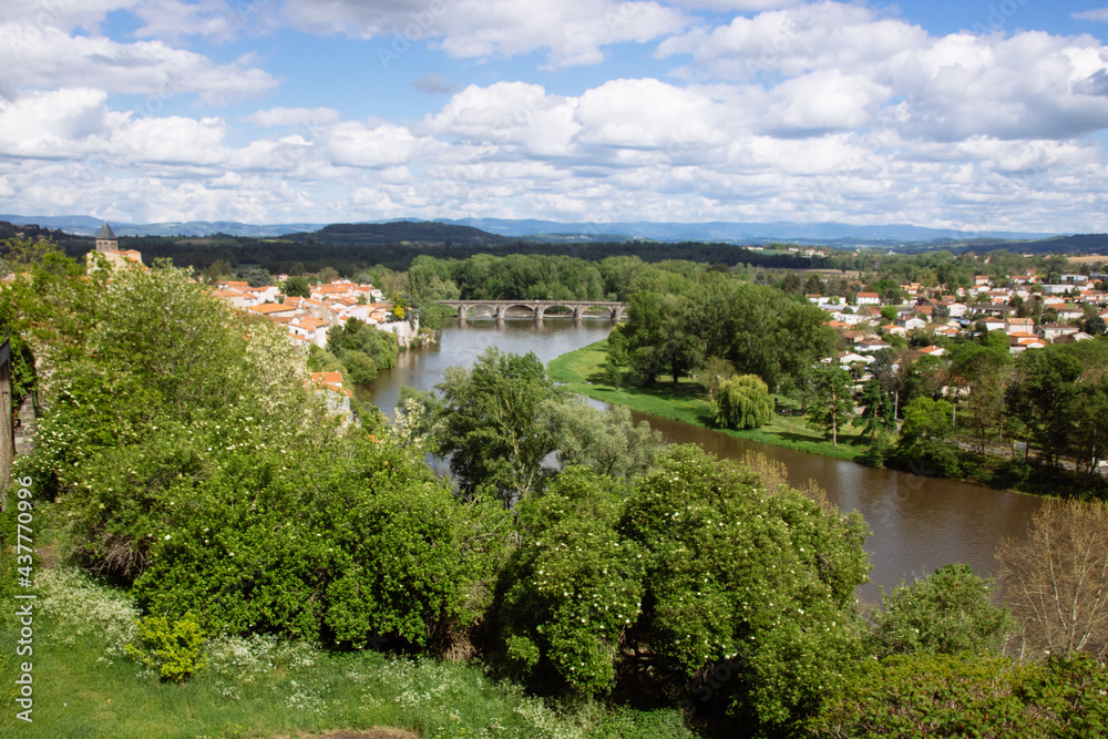 Fototapeta premium Allier river and bridge in Pont du Château