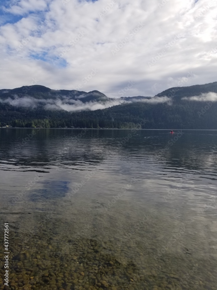 Obraz premium Lake and mountains