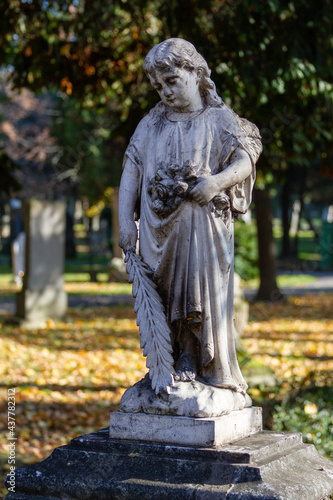 Canvas Print A statue of an angel on an ancient tombstone at the Ondrejský cintorín (St