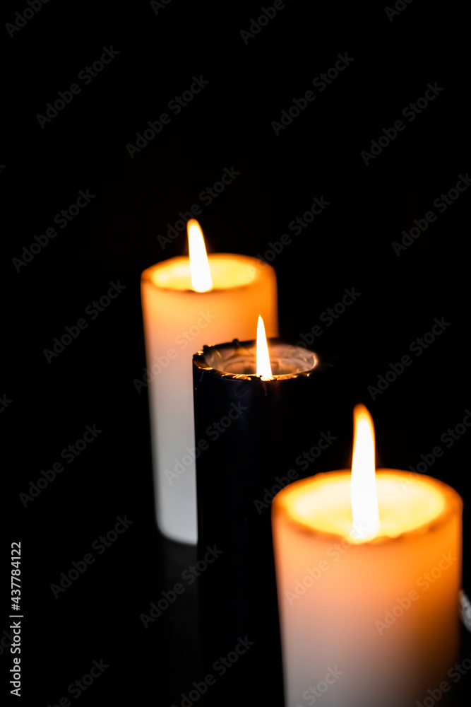 CANDLES WITH FLAMES OR SMOKE