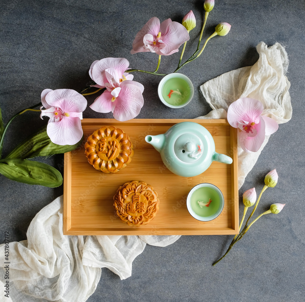 Popular Chinese pastries eaten during MidAutumn Festival / Traditional