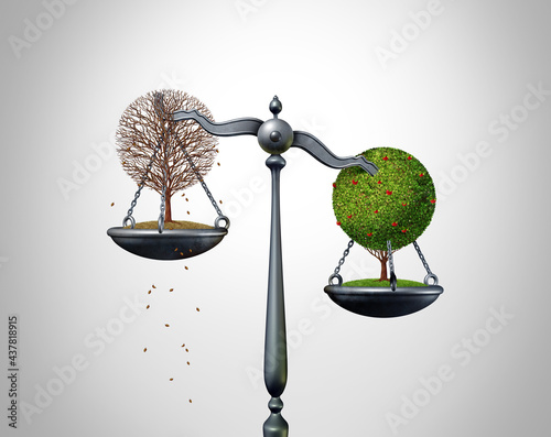 Foto Law inequality and social injustice unfairness or poverty versus wealth disparit