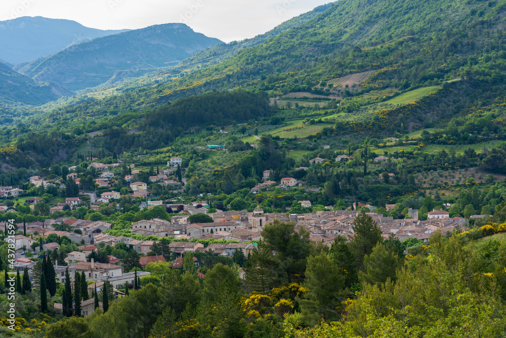 Vue sur le village de Buis-les Baronnies dans la Drôme Provençale