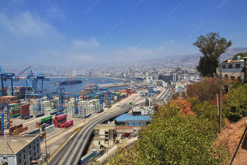Obraz premium Seaport in Valparaiso, Pacific coast, Chile