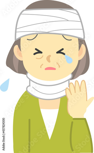 イラスト素材：ケガシリーズ　年配女性が交通事故で頭に包帯を巻いてむち打ち用コルセットで泣いている姿
