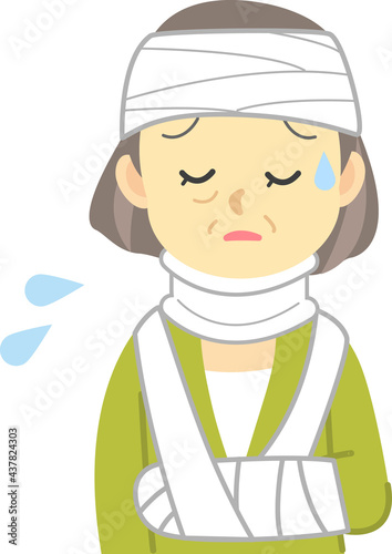 イラスト素材：ケガシリーズ　年配女性が交通事故で頭に包帯を巻いてむち打ち用コルセットで泣いている姿
