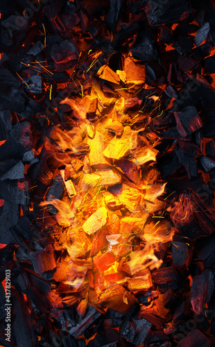 Tableau sur toile Red and hot pieces of coals or smolders after fire stopped burning