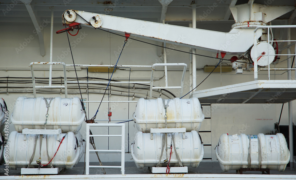 Lifeboat equipment provided on board ships