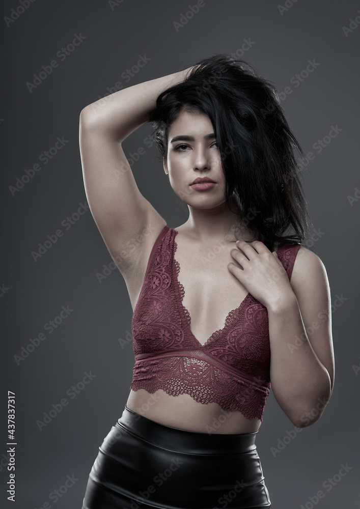 Fototapeta premium Glamorous hispanic beauty