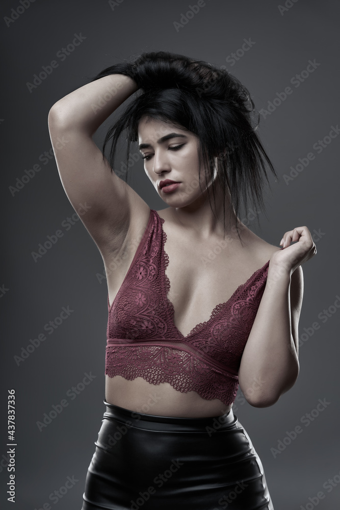 Fototapeta premium Glamorous hispanic beauty