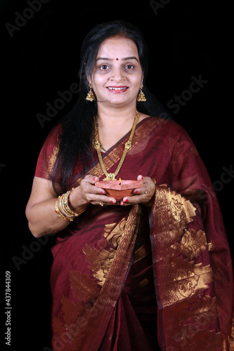 Obraz na płótnie Beautiful Diwali Woman w salonie