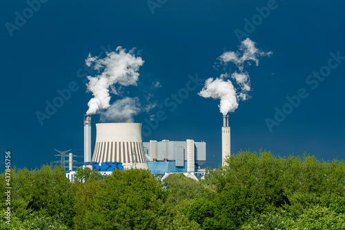 Umweltverschmutzung durch Kraftwerke. Sie stoßen CO2 aus.