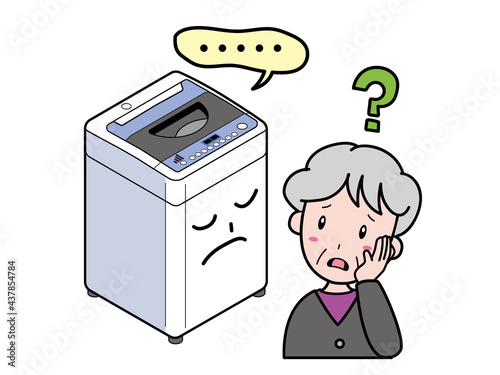 動かない洗濯機に困っているおばあさん