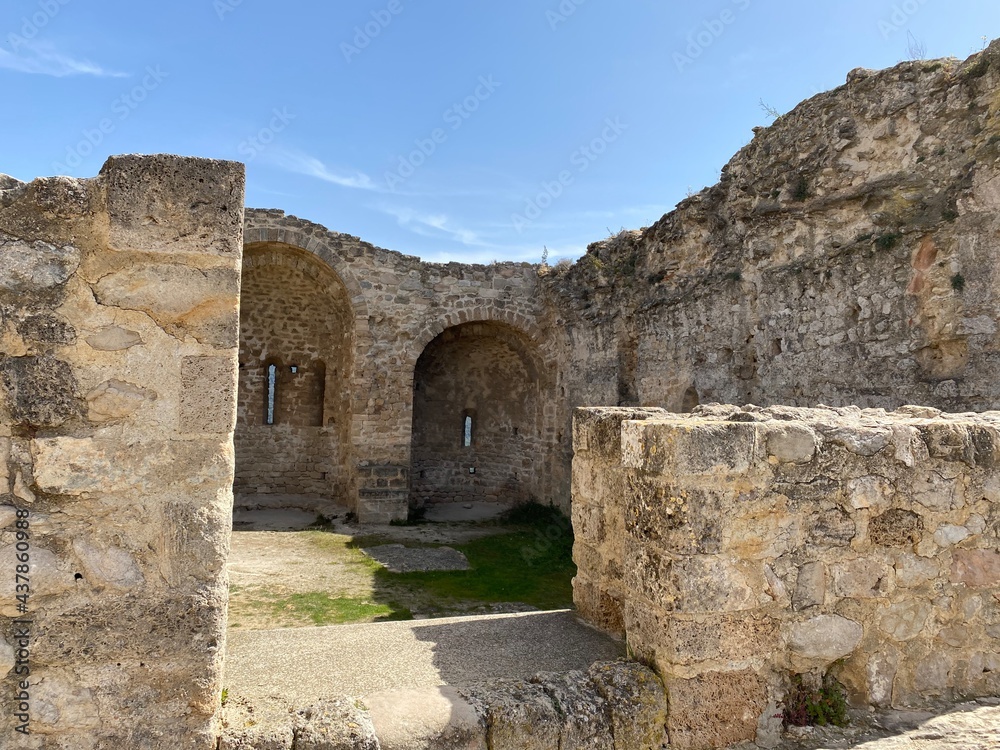 Ruinas antiguo castillo