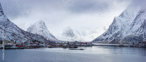 Canvas Print Winter landscape in north Norway: fjord with the little village of Reine against