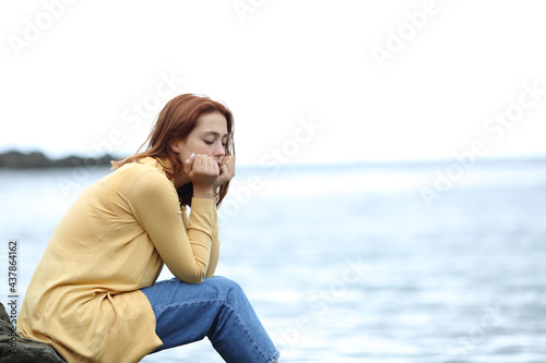 Sad woman thinking alone on the beach © PheelingsMedia