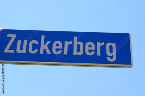 Straßenschild am Zuckerberg photo