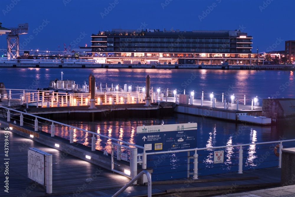 横浜みなとみらいの夜景　ぷかりさん橋