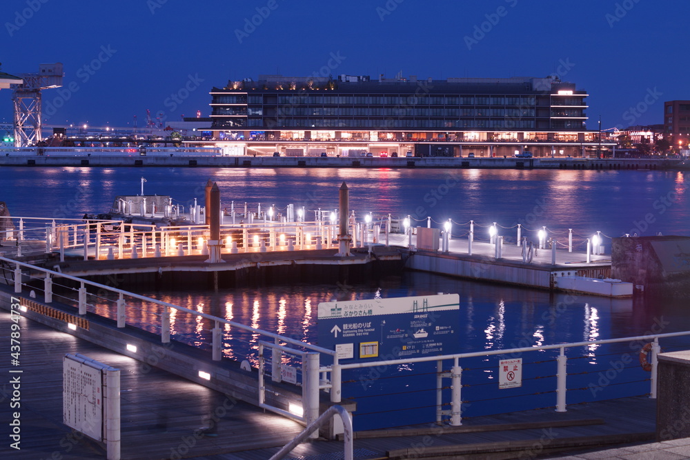 横浜みなとみらいの夜景　ぷかりさん橋