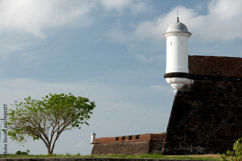 Muralha da fortaleza de São José de Macapá, construída para proteger a entrada do rio Amazonas  Marquês de Pombal. Foi inaugurada em 1782. 