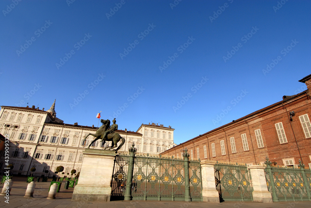Fototapeta premium gate of the Royal Palace, statues of the Dioscuri, church and dome of San Lorenzo and Palazzo Reale in Piazza Castello.