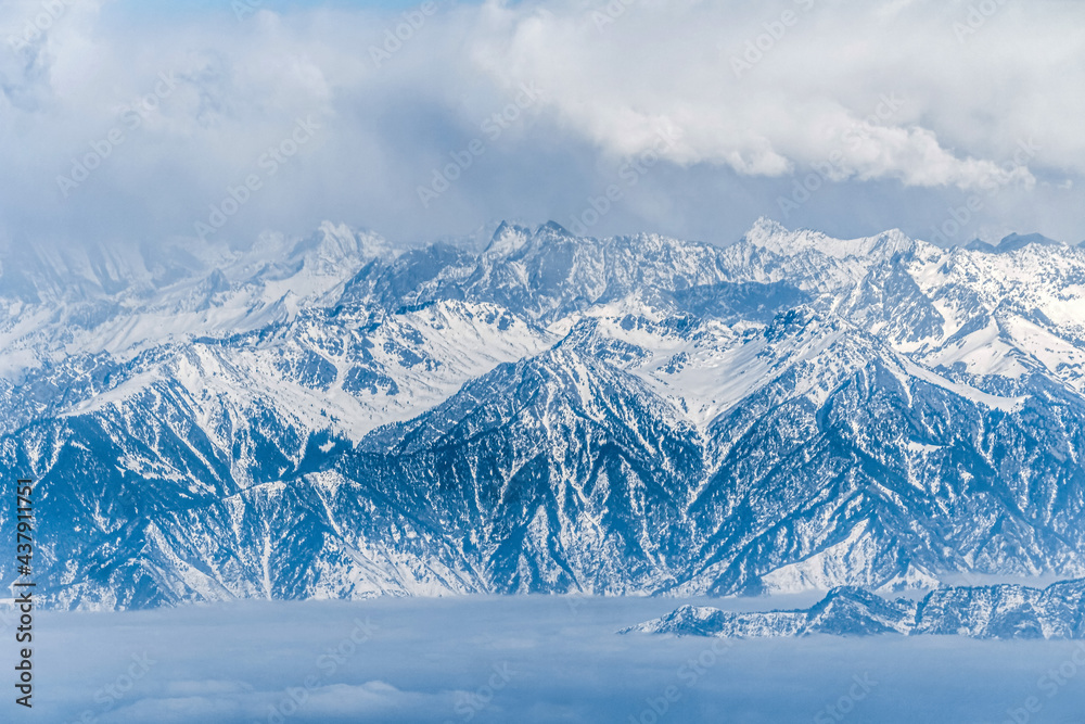 Obraz premium Snow covered himalayan mountain peaks Pir Panjal mountain range, View from Gulmarg, Kashmir