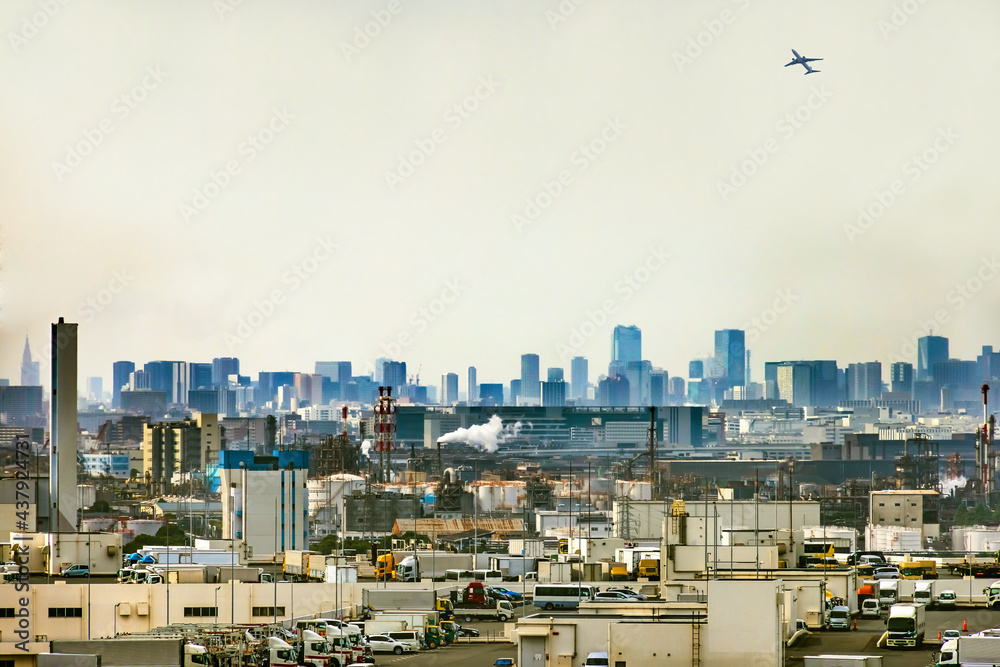 川崎工業地帯から見る都市の景色 Stock Photo | Adobe Stock
