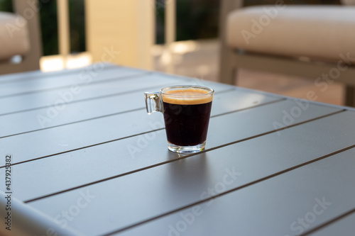 Tasse de café sur une table photo