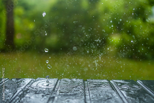 Water slash and drops of water at a bench © Garuda