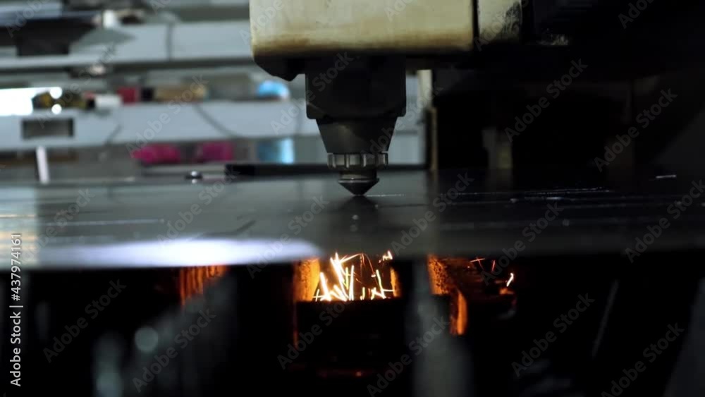 017 cutting sheet metal on a laser cnc machine