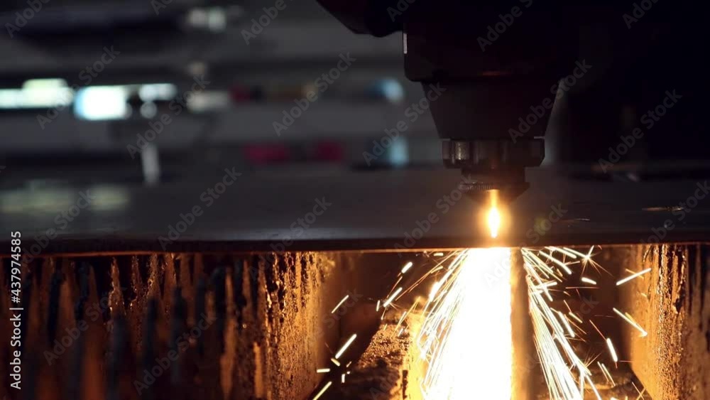 027 cutting sheet metal on a laser cnc machine